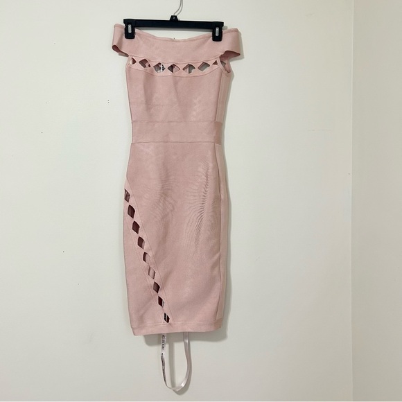 House of CB Ramah Off The Shoulder Dress with Cutouts in Blush sz XS - Picture 4 of 6